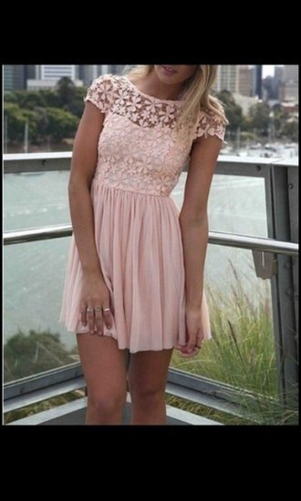 labai grazi rozine suknele