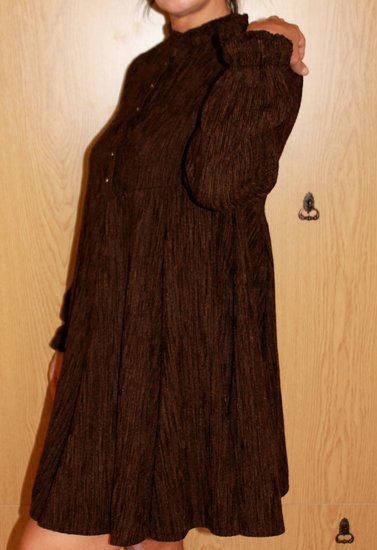 Įdomi ruda suknelė