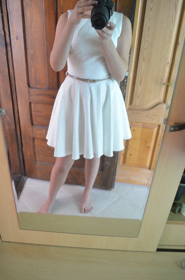 puošni balta suknelė