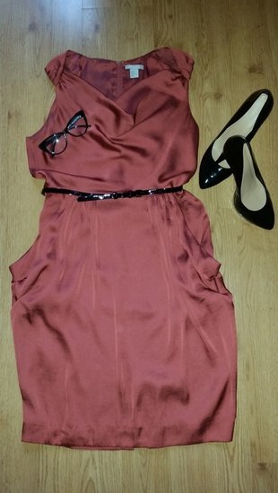 Raudona, žavi H&M suknelė