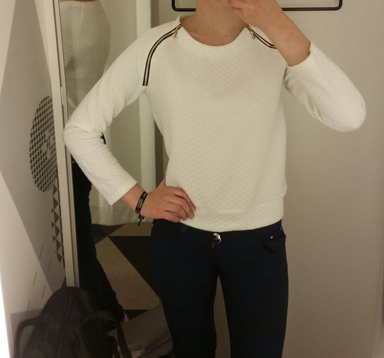Baltas džemperiukas