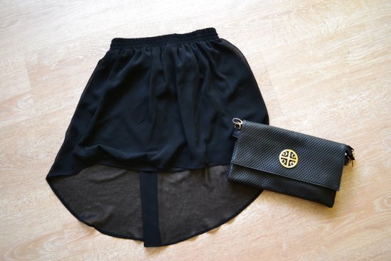 Juodas asimetrinis sijonas