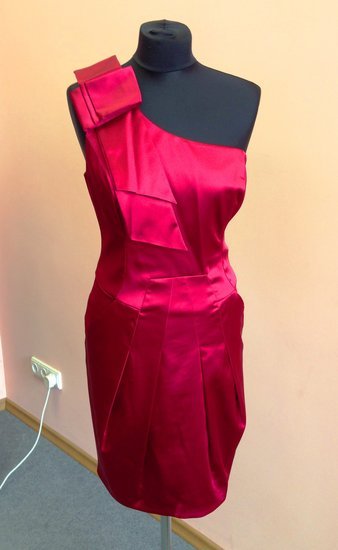 Raudona puošni suknia Nr. 9