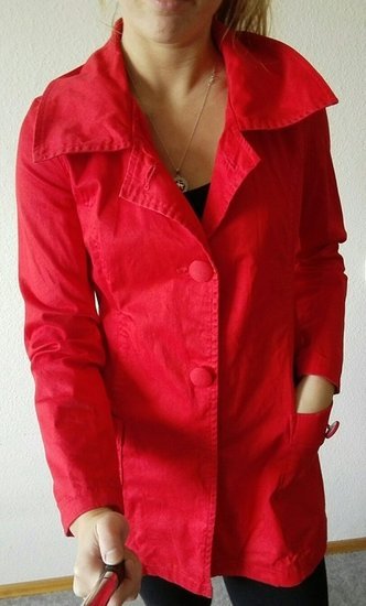 Raudonas išskirtinis paltukas