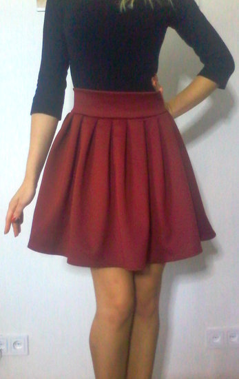 bordo raudona sijonas