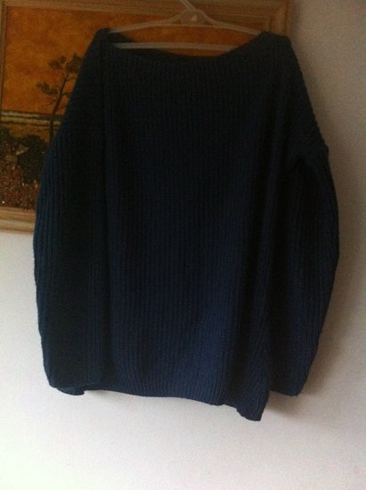 Tamsiai mėlynas megztinis