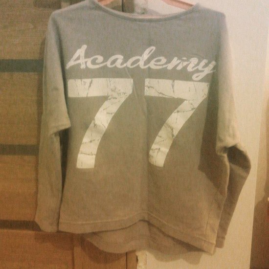Dzemperis ,,Academy 77''