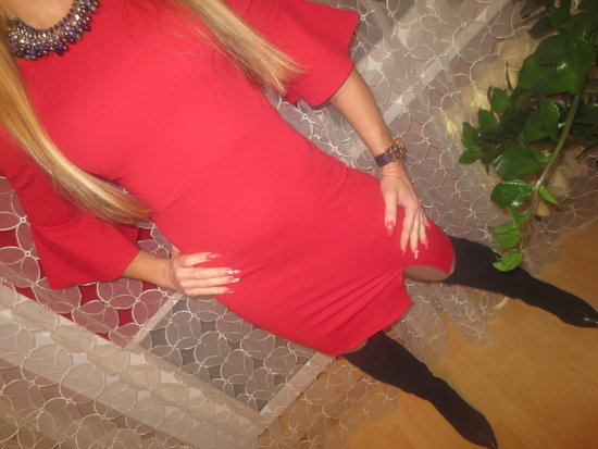 Sodriai raudona sukne