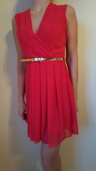 Raudona vasarinė suknelė 