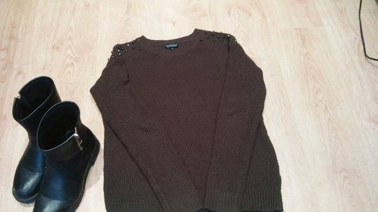Grazus megztinis su spygliukais