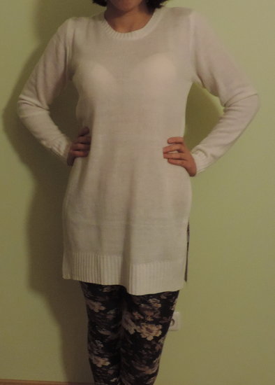 Baltas, ilgas megztinis