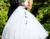 Balta puošni vestuvinė suknelė